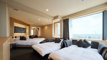 Deluxe Room, 4 Bedrooms, Non Smoking | In-room safe, desk, laptop workspace, blackout drapes