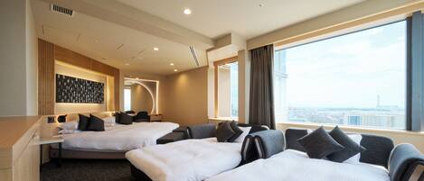 Deluxe Room, 4 Bedrooms, Non Smoking | In-room safe, desk, laptop workspace, blackout drapes