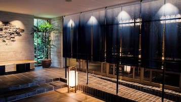 3 restaurants, serveren ontbijt, lunch, diner, Japanse gerechten