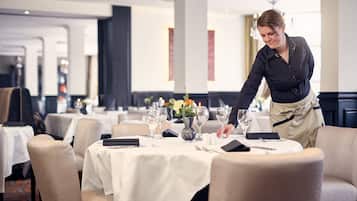 Frühstück, Mittagessen, Abendessen und Brunch werden serviert
