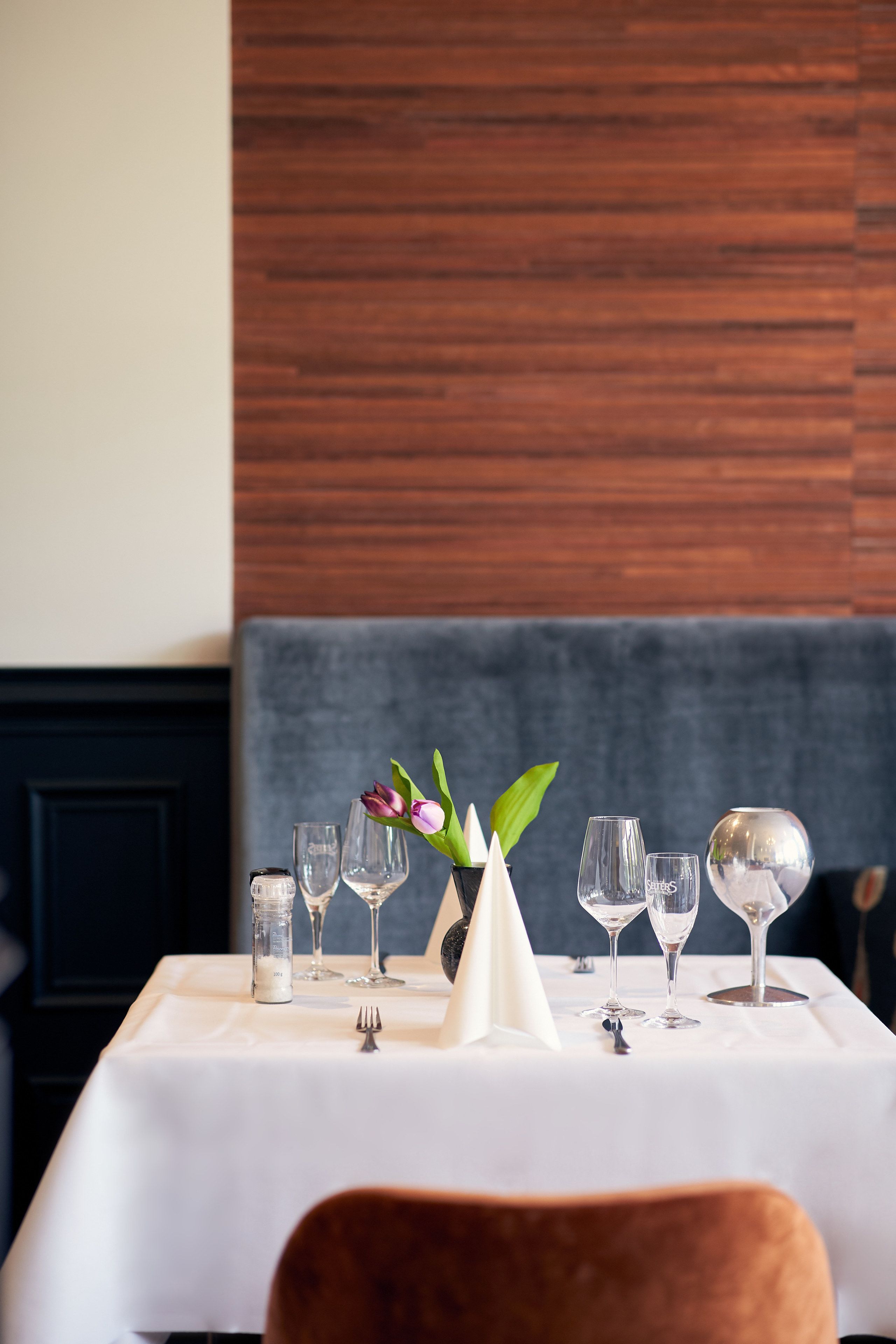 breakfast, lunch, dinner served; regional cuisine