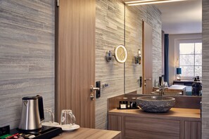 Kamar Double Superior | Kamar mandi | Shower, pengering rambut, jubah mandi, dan handuk