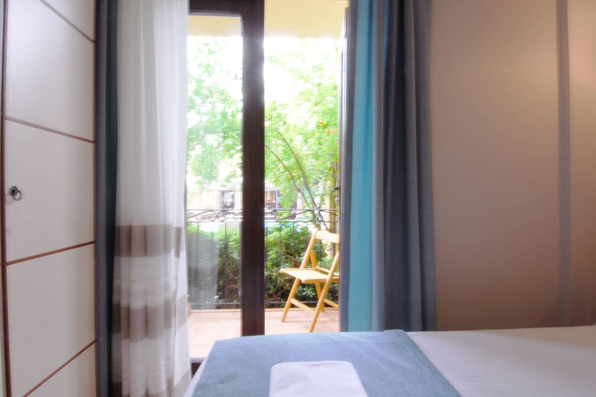 double room | minibar, in-room safe, bed sheets