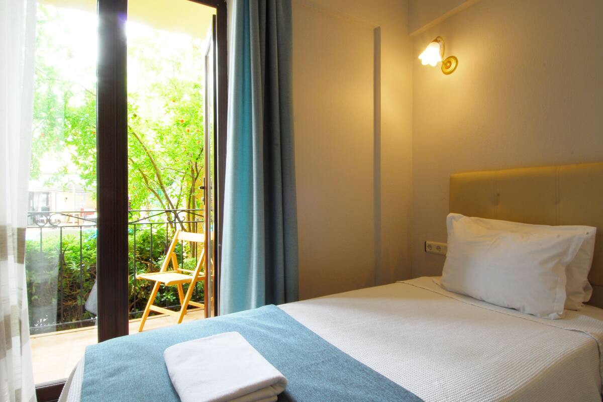 Double Room | Minibar, in-room safe, bed sheets