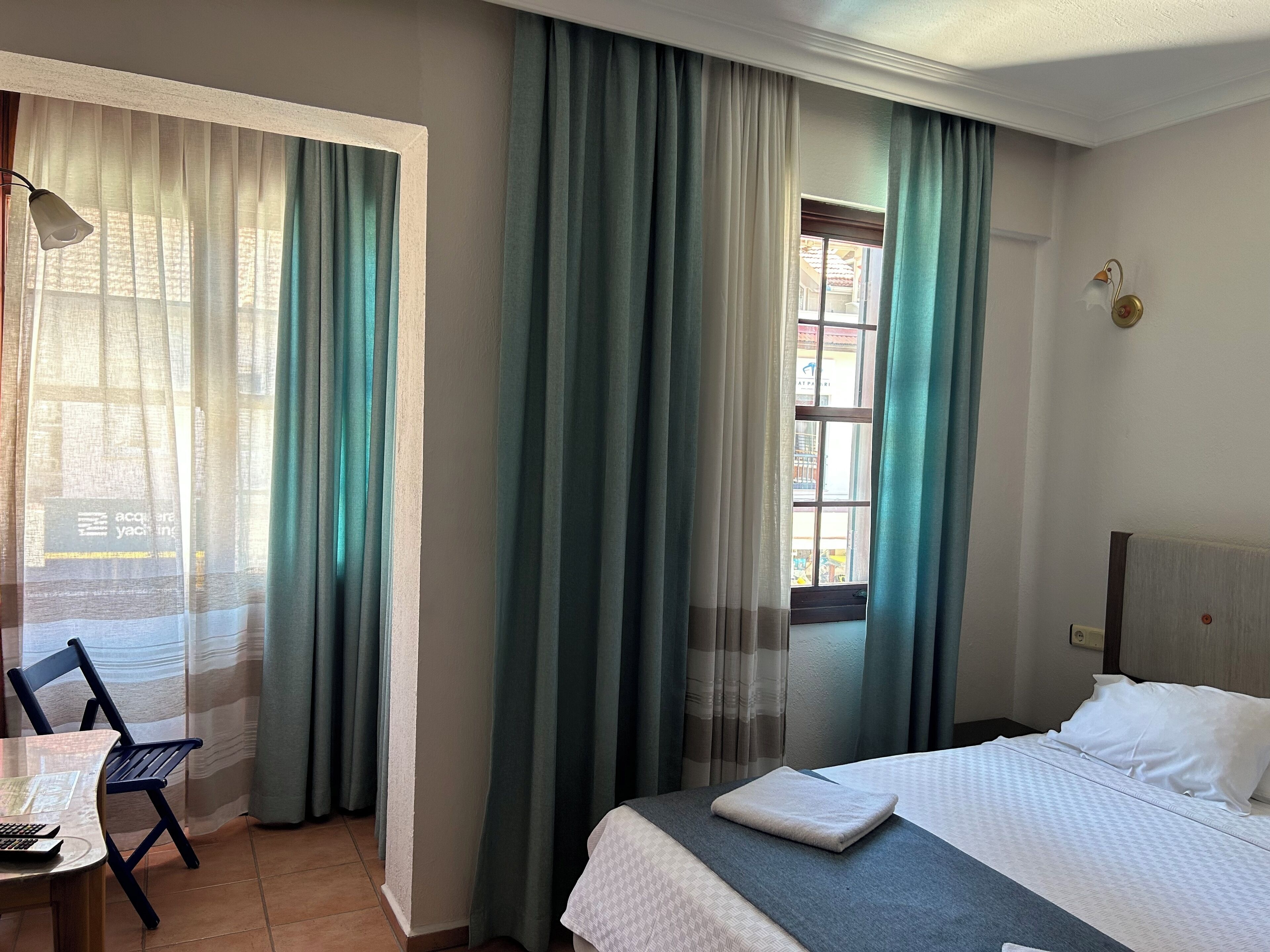 double room | minibar, in-room safe, bed sheets