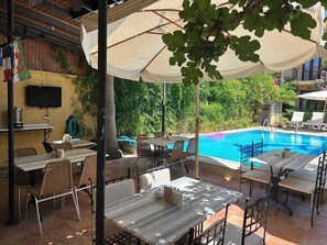 Desayuno buffet (TRY 500 por persona) 