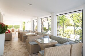 إفطار يومي مقابل رسوم