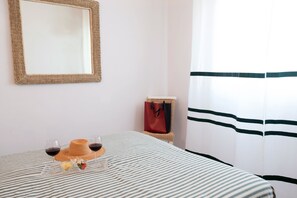 Ropa de cama de alta calidad y minibar 