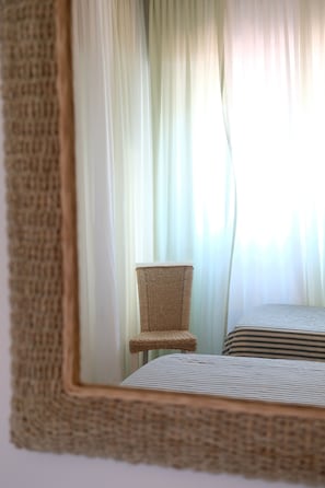 Ropa de cama de alta calidad, minibar, caja fuerte y escritorio