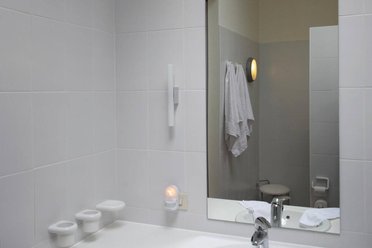 separate bathtub and shower, free toiletries, hair dryer, slippers