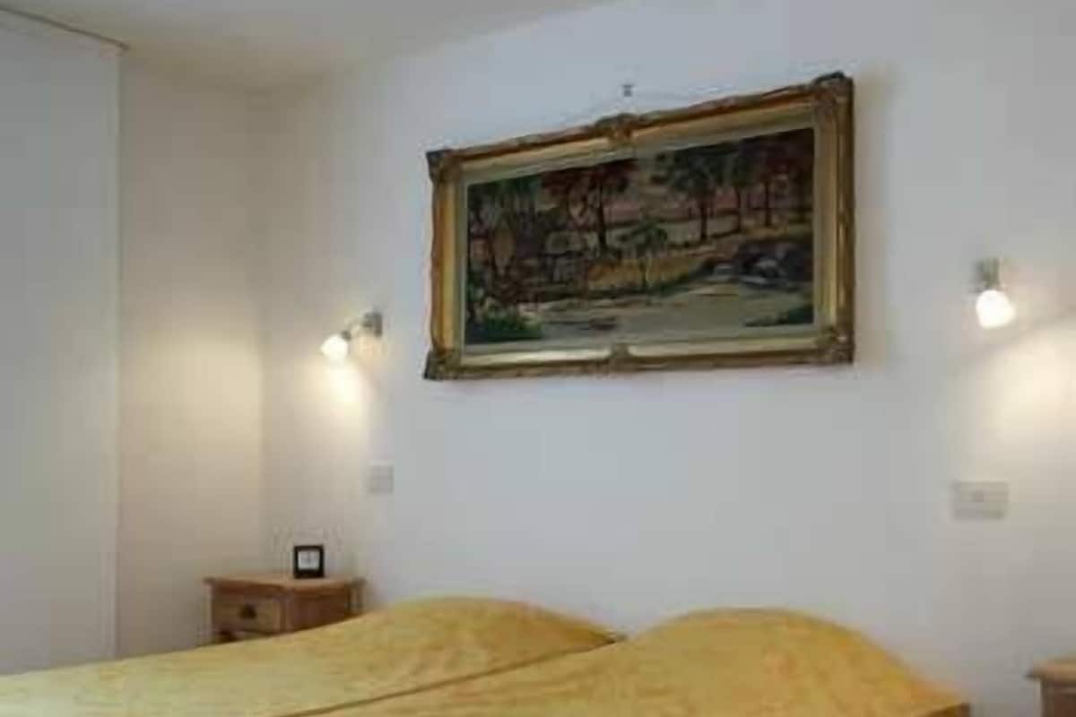 1 slaapkamer, pillowtop-bedden, een bureau, verduisterende gordijnen