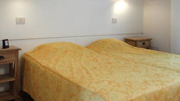 1 Schlafzimmer, Pillowtop-Betten, Schreibtisch, Verdunkelungsvorhänge