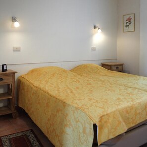 1 habitación, colchones con pillow-top, escritorio y cortinas blackout 