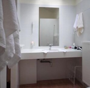 Chậu rửa trong phòng tắm