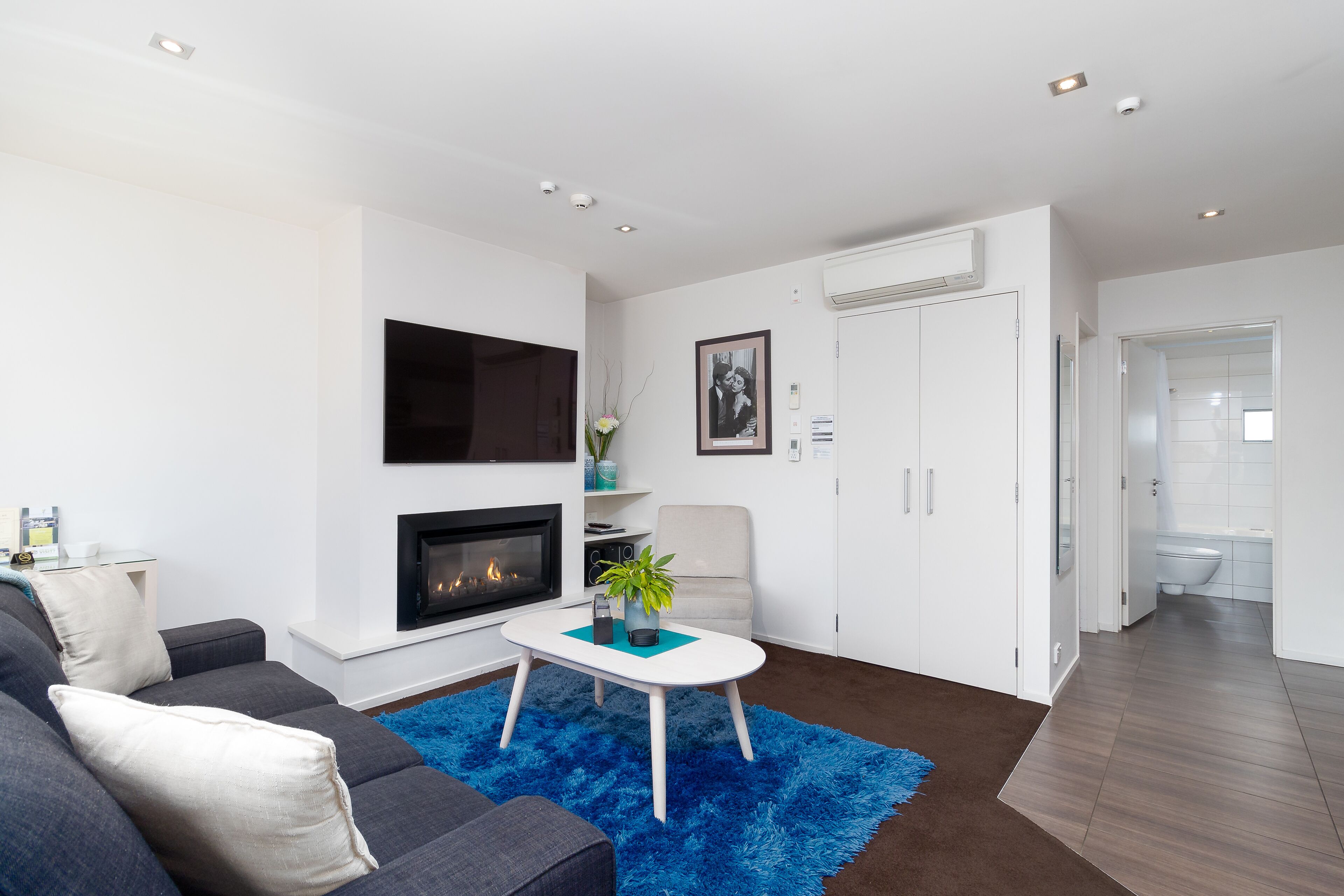 two bedroom presidential spa suite | living area | ipod dock