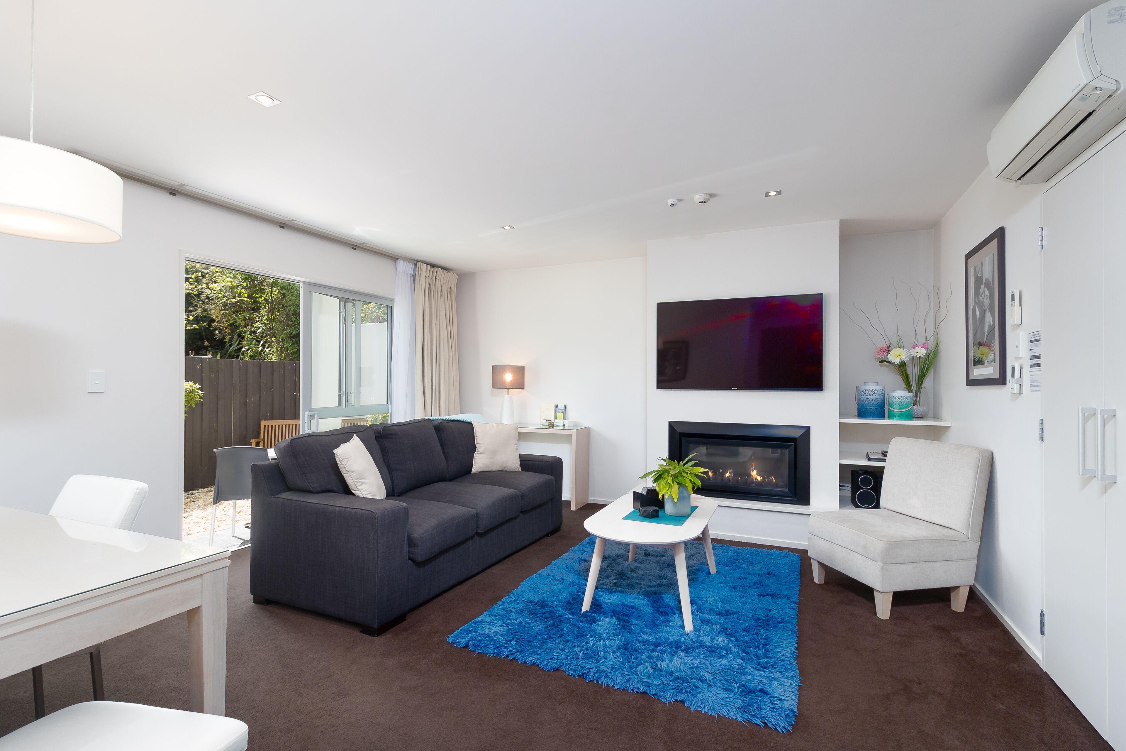 two bedroom presidential spa suite | living area | ipod dock