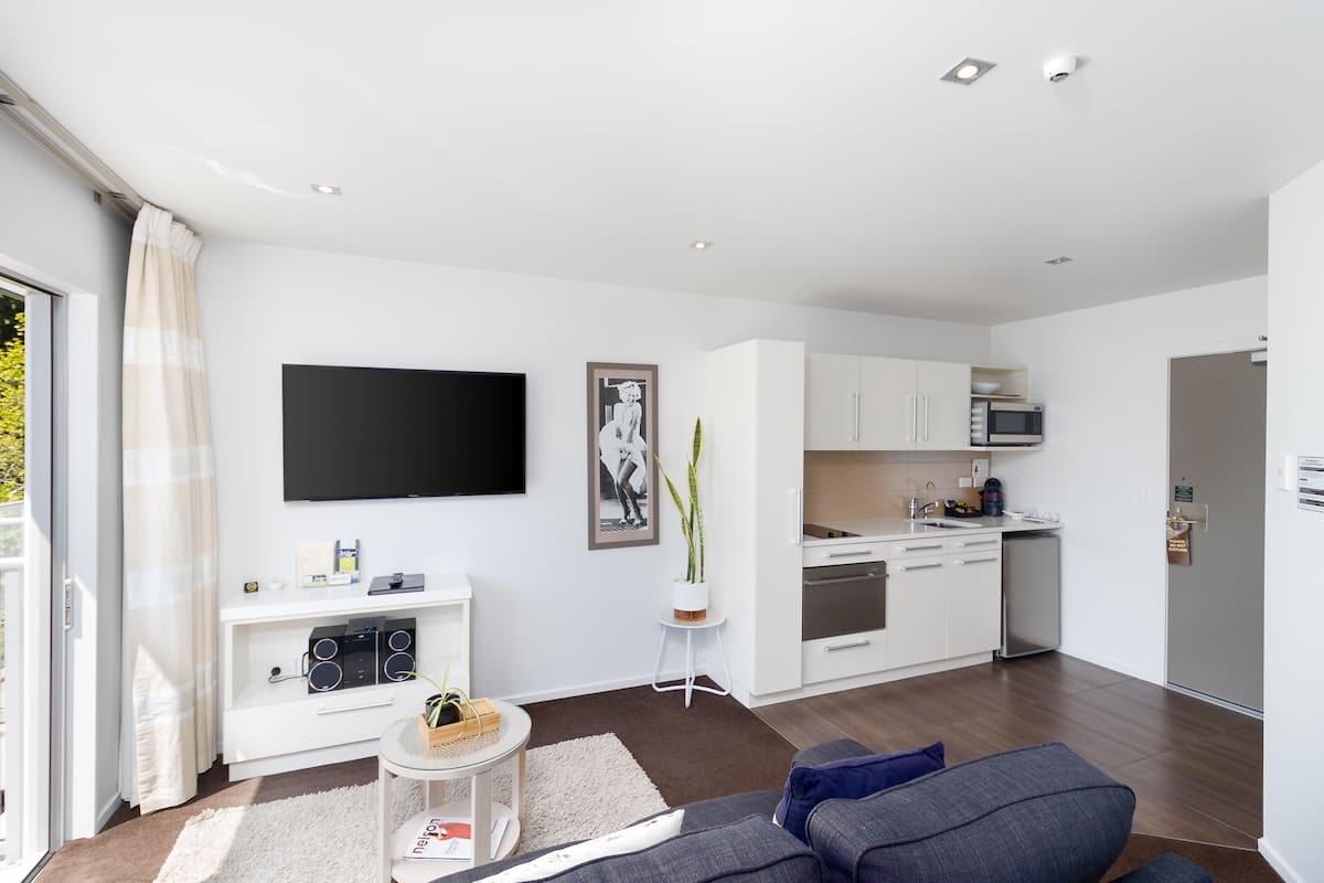 one bedroom ambassador spa suite | private kitchenette | fridge, microwave, stovetop, dishwasher