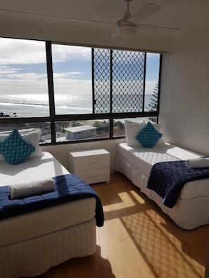 Apartamento standard, 2 quartos | 2 quartos, individualmente decorados, individualmente mobiliados