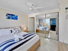 Apartamento superior, 2 habitaciones | Tabla de planchar con plancha, cunas (de pago), camas supletorias