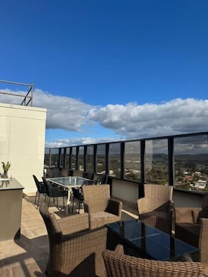 Apartamento, 3 quartos | Terraço/pátio