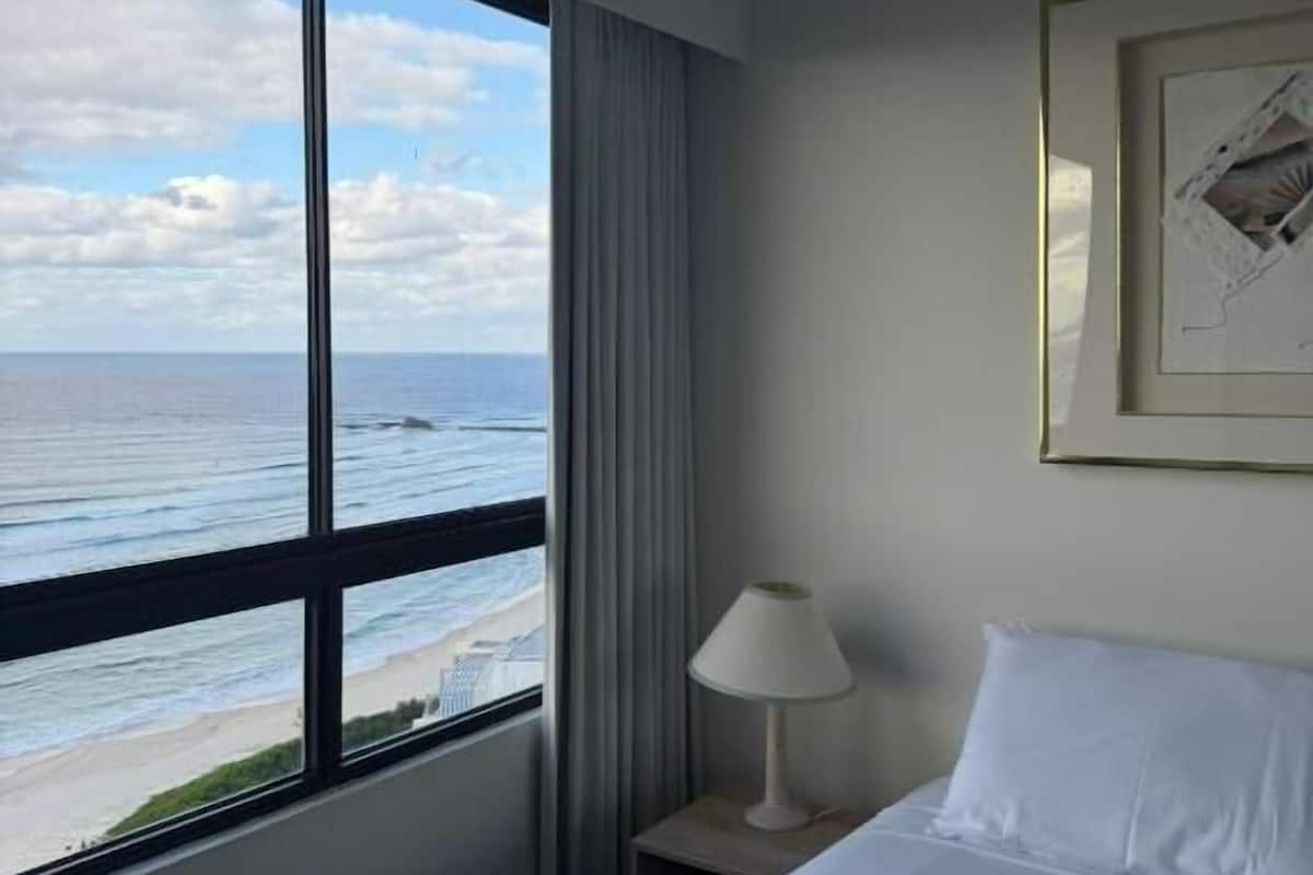 Apartamento superior, 3 quartos | 2 quartos, individualmente decorados, individualmente mobiliados