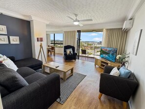 Superior Two Bedroom Apartment - Absolute Beach Front | Living area