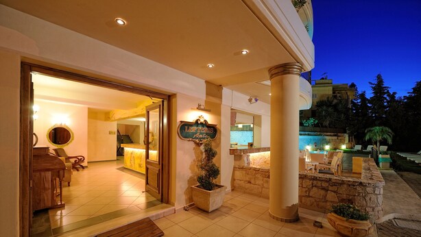 Property entrance - Anesis Blue Boutique Hotel (Hersonissos)