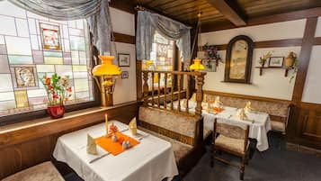 Serveert ontbijt en diner