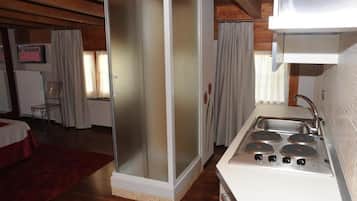 Studio | Private kitchen | Fridge, microwave, stovetop, cookware/dishes/utensils