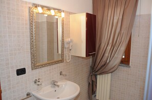 Studio, 2 Twin Beds | Bathroom | Shower, hair dryer, bidet, towels - Residenza Segrate Centro   (Segrate)