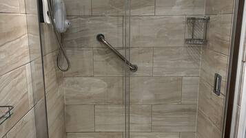 Gratis toalettartiklar, hårtork och handdukar