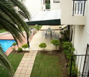 Outdoor pool - Louhallas Bed & Breakfast (Edenvale)
