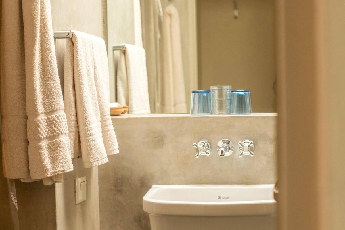 Phòng tắm | Bồn tắm và buồng tắm vòi sen riêng, bồn tắm ngâm