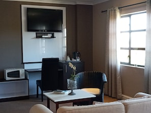 Deluxe Double Room | Television