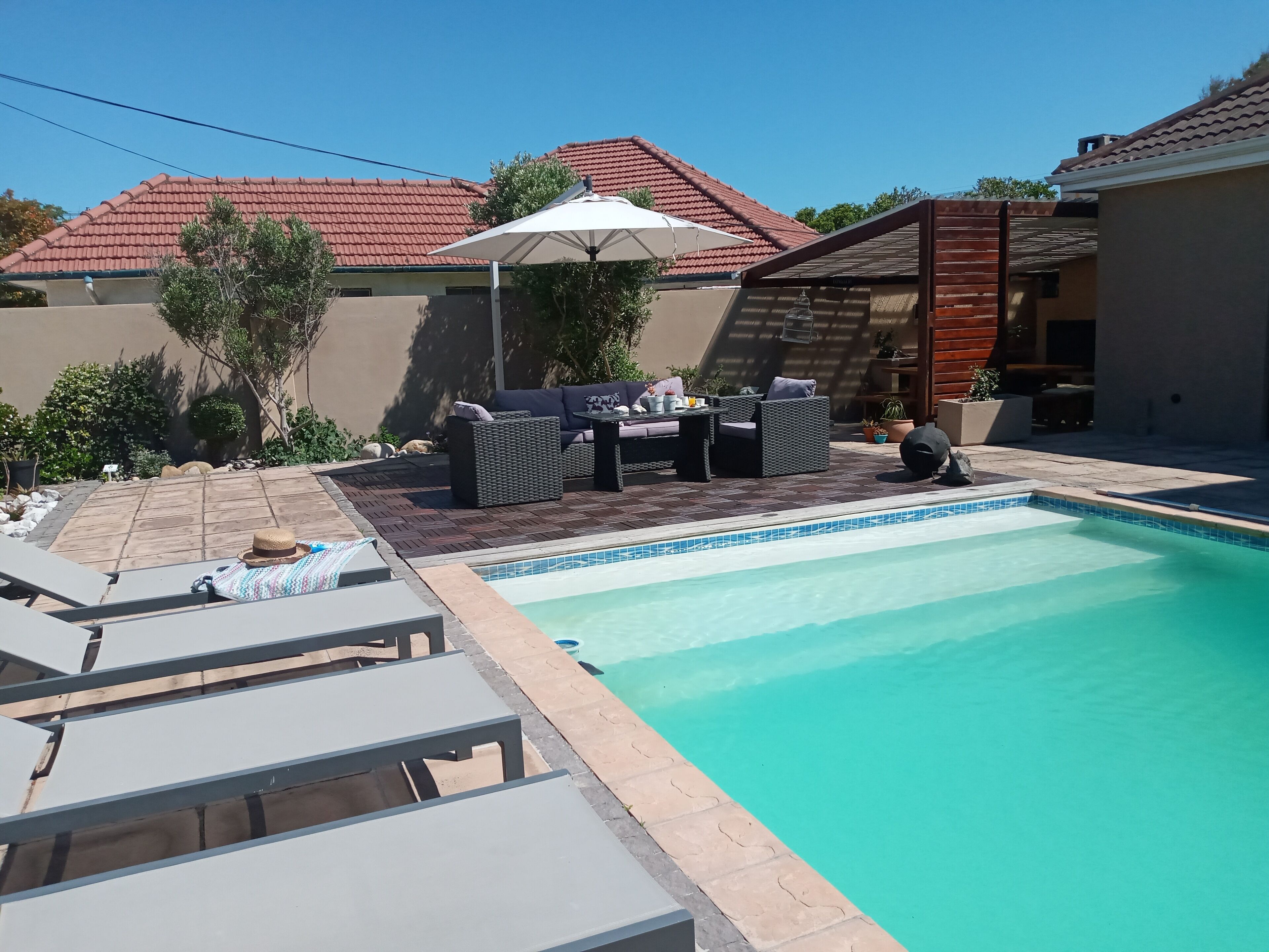 Outdoor pool, pool umbrellas, sun loungers