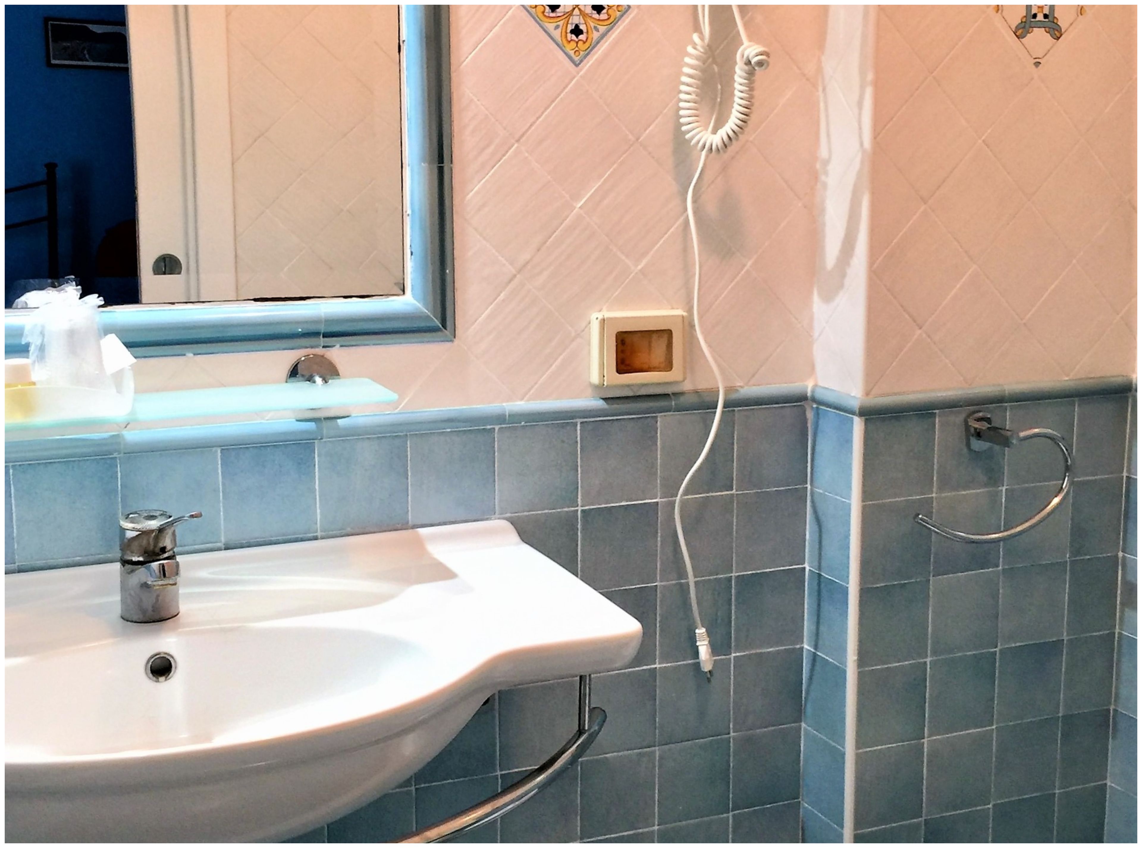 triple room, sea view | bathroom | shower, hair dryer, towels