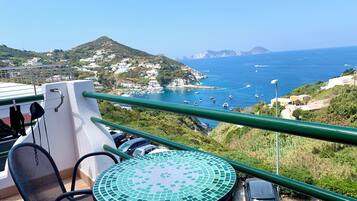 Superior Double Room, Sea View | In-room safe, free WiFi, bed sheets, wheelchair access