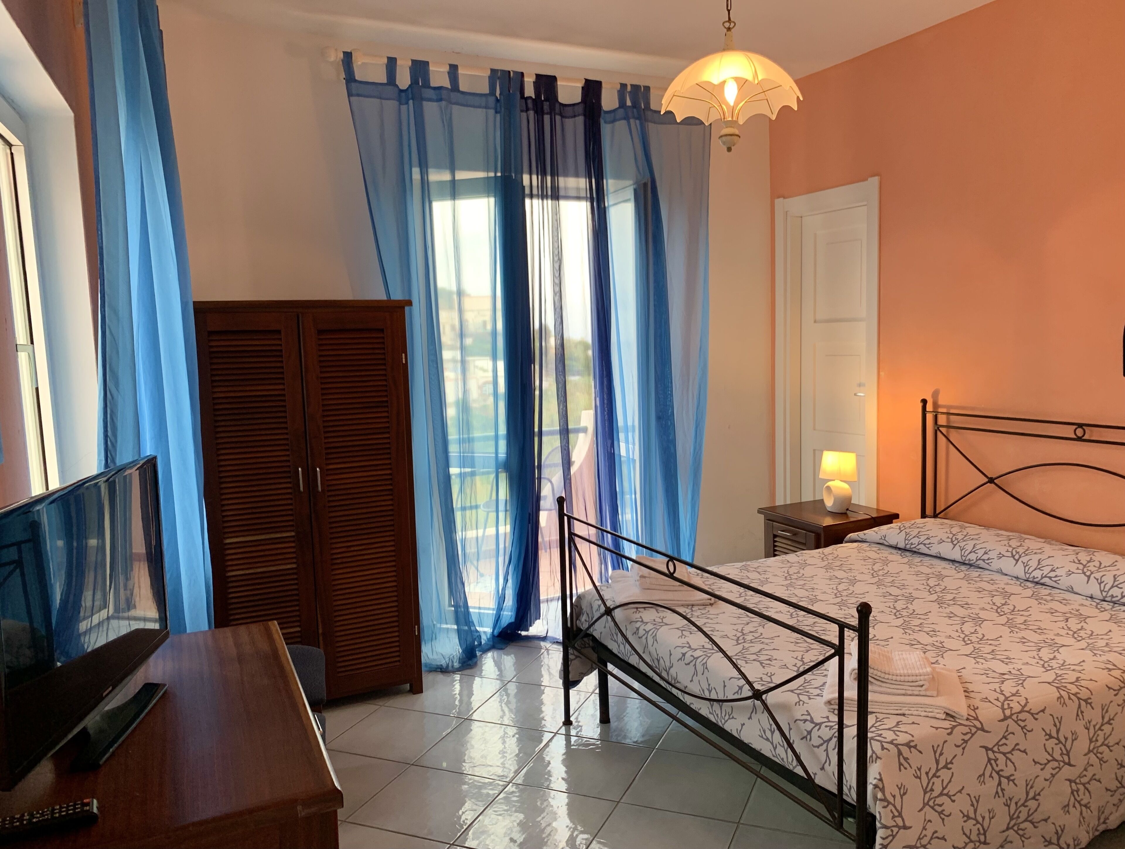triple room, sea view | 1 bedroom, in-room safe, free wifi, bed sheets