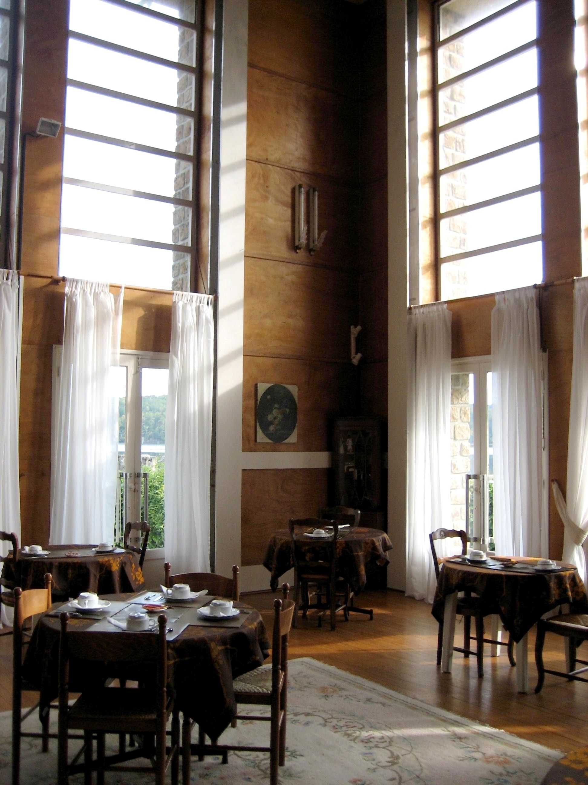 2 restaurants, breakfast, lunch, dinner served; French cuisine