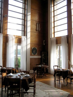 2 Restaurants, Frühstück, Mittagessen, Abendessen, französische Küche