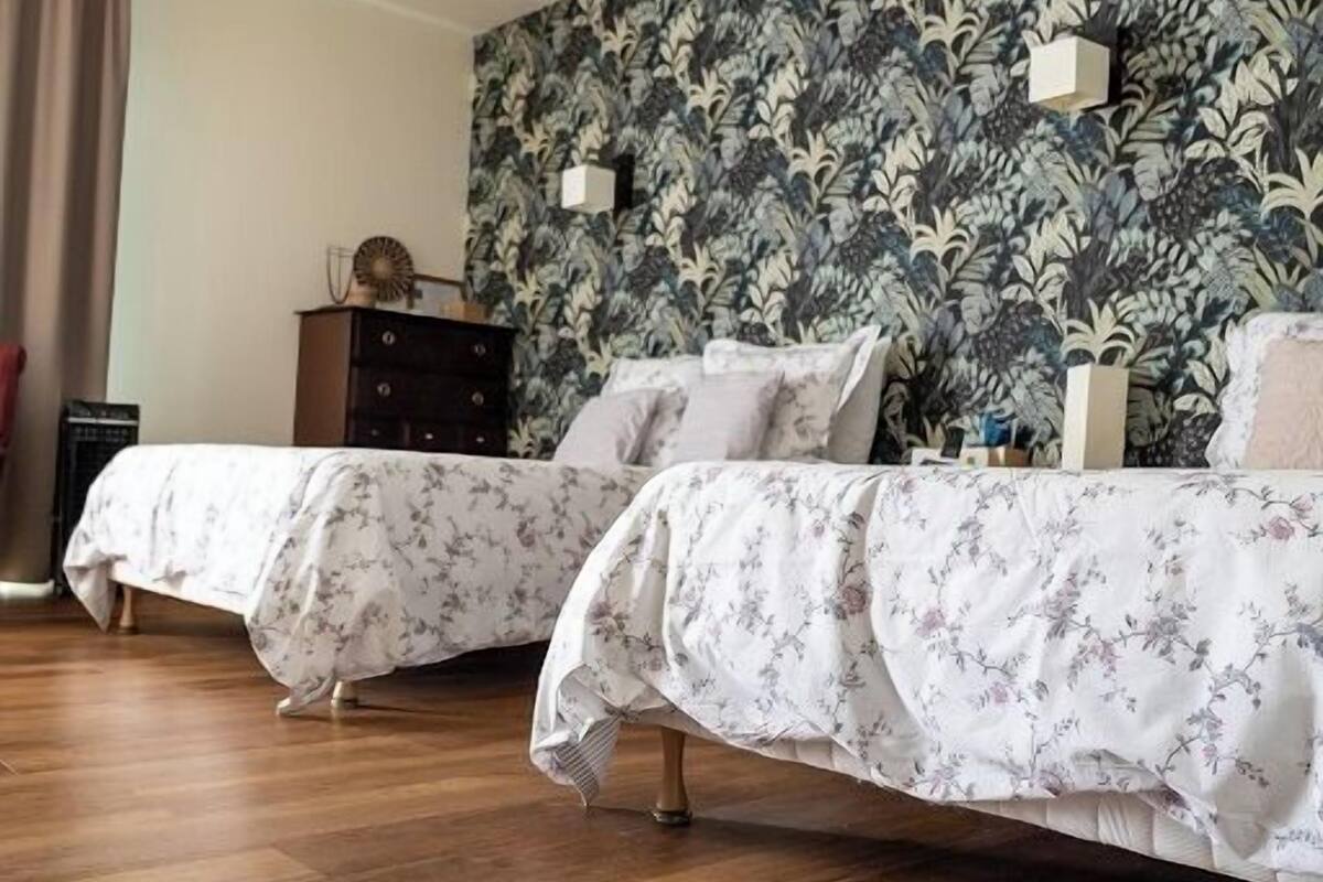 Chambre quadruple | Coffre-fort, bureau, système d’insonorisation, fer et planche à repasser