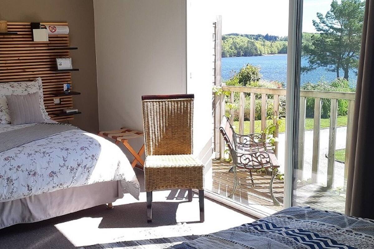 Chambre triple | Coffre-fort, bureau, système d’insonorisation, fer et planche à repasser