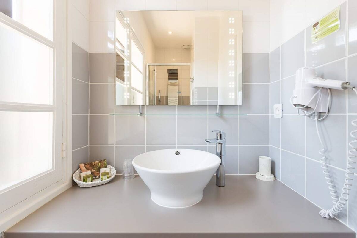 single room | bathroom amenities | free toiletries, hair dryer, towels, soap