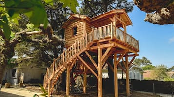 Bústaður (Tree House (5m high)) | Öryggishólf í herbergi, skrifborð, ókeypis þráðlaus nettenging, rúmföt