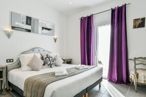 Coffres-forts dans les chambres, bureau, Wi-Fi gratuit, draps fournis