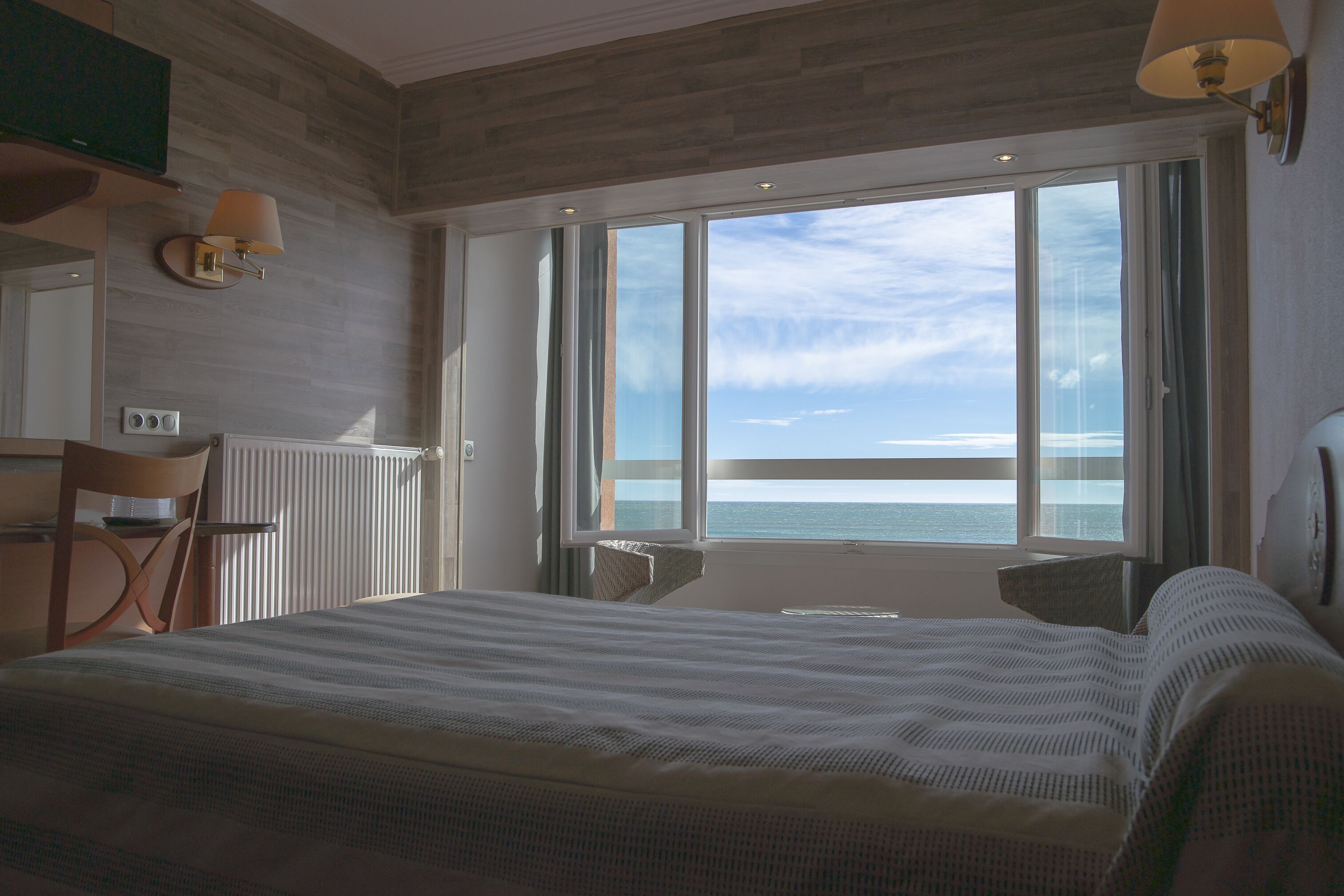 Minibar, in-room safe, desk, soundproofing