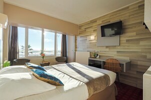 Quarto casal superior, vista para o mar | Frigobar, cofres nos quartos, escrivaninha, quartos à prova de som