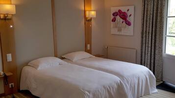 Superior Double Room | In-room safe, desk, soundproofing, free WiFi