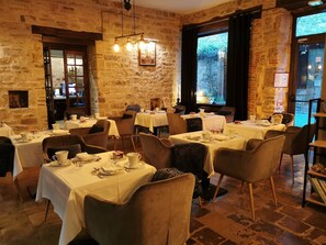 Kontinental frukost varje dag (EUR 20 per person)