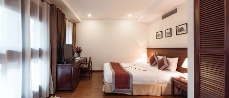 行政雙人房, 1 張加大雙人床, 陽台, 城市景觀 | 高級寢具、舒適加層、迷你吧、客房內保險箱